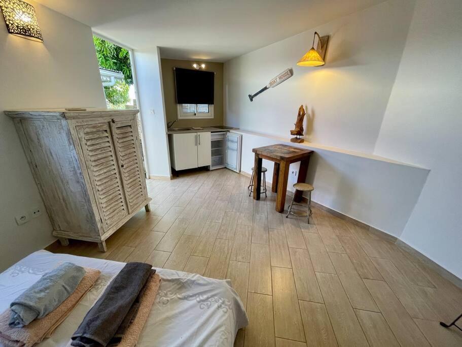 Villa Bourbon De Charme แซ็งต์-จีลส์-เลส์-แบ็งส์ ภายนอก รูปภาพ